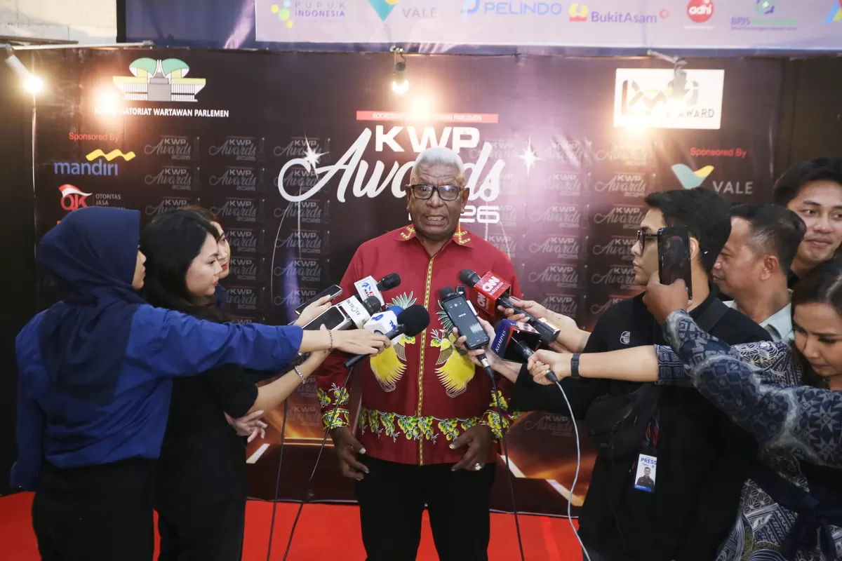 Johannes Rettob terima penghargaan KWP Award 2026 di Kompleks Parlemen Senayan Jakarta.