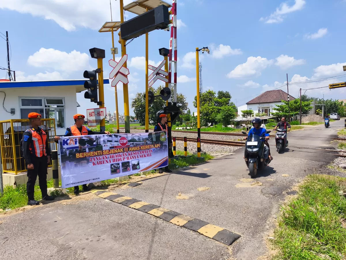 PT Kereta Api Indonesia (Persero) Daerah Operasi 7 Madiun menegaskan bahwa berakhirnya masa Angkutan Lebaran 2026 tidak menyurutkan komitmen perusahaan dalam menjaga keselamatan. Dok KAI