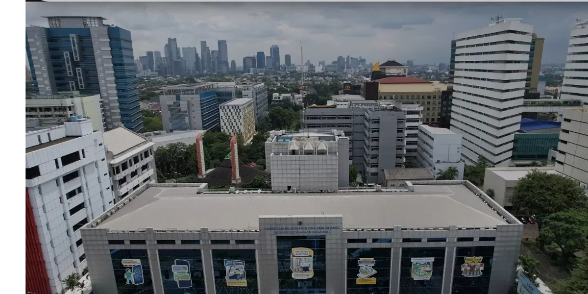 Kementerian Agraria dan Tata Ruang/Badan Pertanahan Nasional (ATR/BPN) menetapkan kebijakan work from home (WFH) setiap hari Jumat. Kebijakan ini merujuk pada Surat Edaran Menpan RB