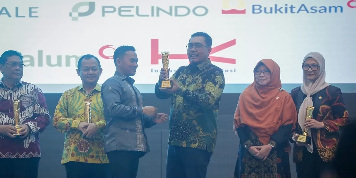 Fraksi Partai Kebangkitan Bangsa (PKB) DPR RI menerima penghargaan KWP Award 2026 dari Koordinatoriat Wartawan Parlemen kategori Fraksi. Foto istimewa