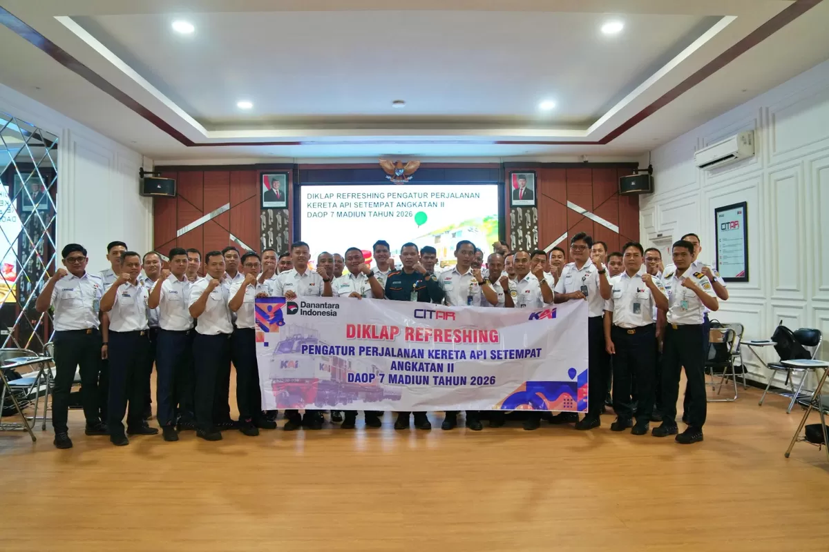 Dalam upaya menciptakan petugas yang andal serta meningkatkan keselamatan perjalanan kereta api, PT Kereta Api Indonesia (Persero) Daerah Operasi 7 Madiun menyelenggarakan Diklat Refreshing PPKA. Foto