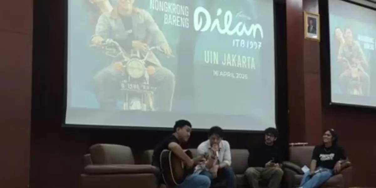 Ariel NOAH mencoba menghidupkan kembali memori kolektif tentang Dilan. Kali ini, ia membawa romansa dan idealisme mahasiswa ITB 1997 ke hadapan mahasiswa UIN Jakarta. Foto istimewa