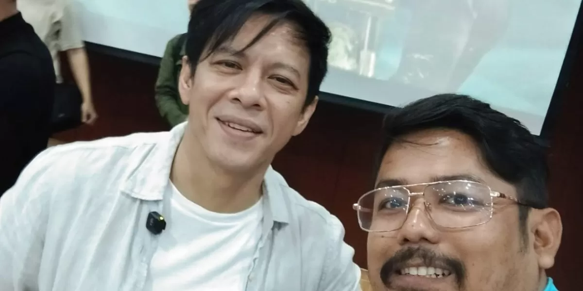 Ariel Noah bersama mahasiswa Fisip UIN Jakarta. Foto istimewa