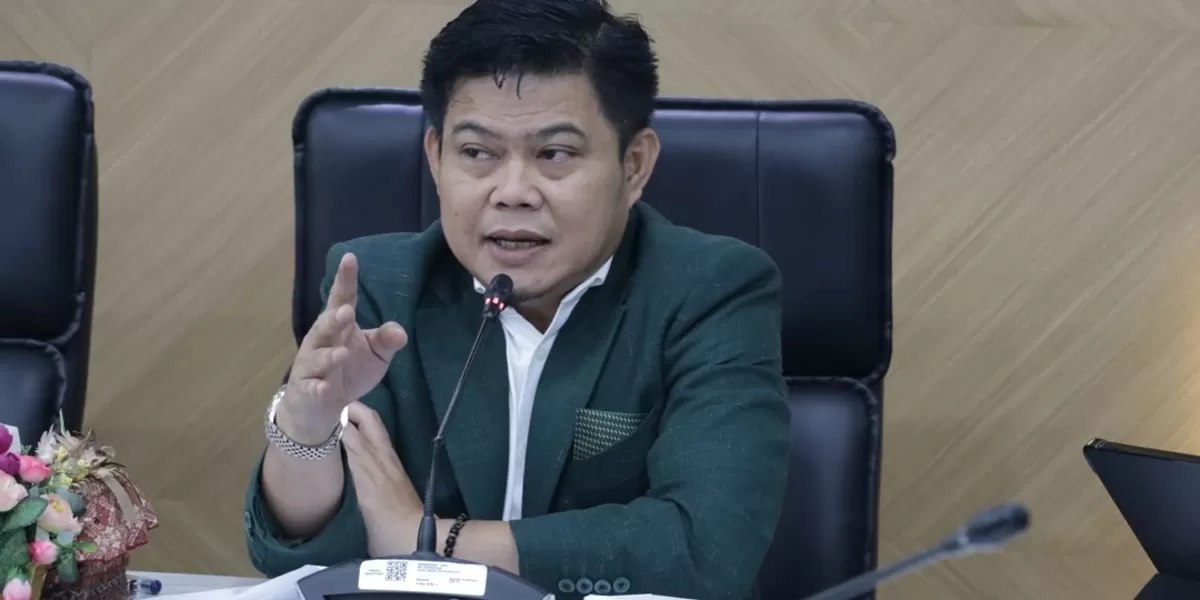 Anggota Komisi I DPR RI dari Fraksi Partai Kebangkitan Bangsa (PKB), Oleh Soleh, menyampaikan keprihatinan mendalam atas insiden peluru nyasar yang mengenai dua siswa SMPN 33 Gresik. Foto istimewa