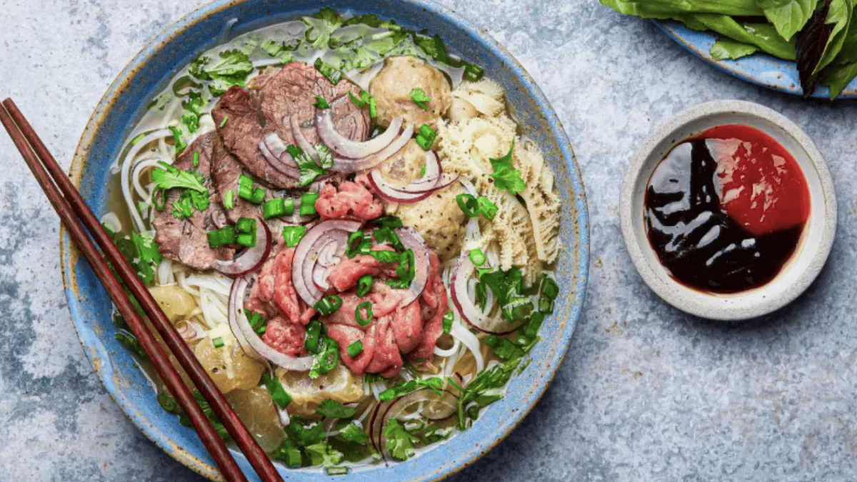 MeVui Vietnam Kitchen di Bali: Surga Pho dan Vietnamese Spring Roll di ...