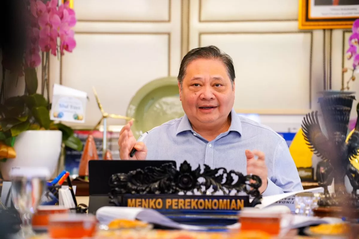 Menko Perekonomian Airlangga Hartarto menyebut pemerintah tengah mengkaji menaikan bahan bakar minyak. (Foto: X.com Airlangga Hartarto)