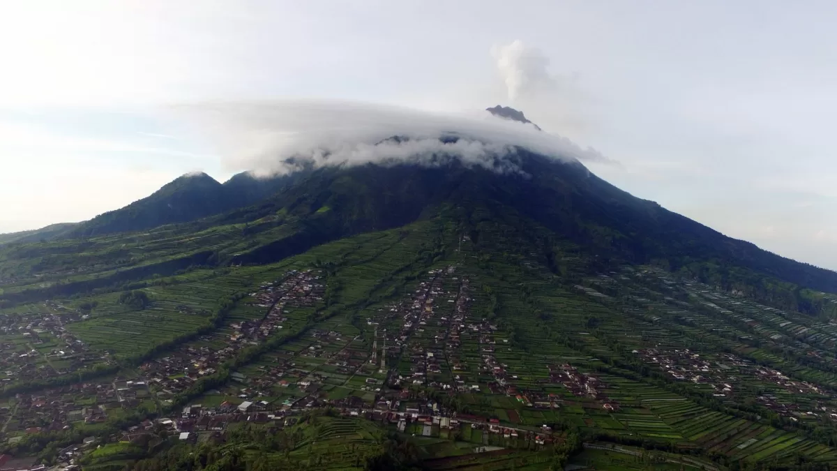 Gunung Merapi terkini terus meluncurkan guguran lava. (Jateng Prov)