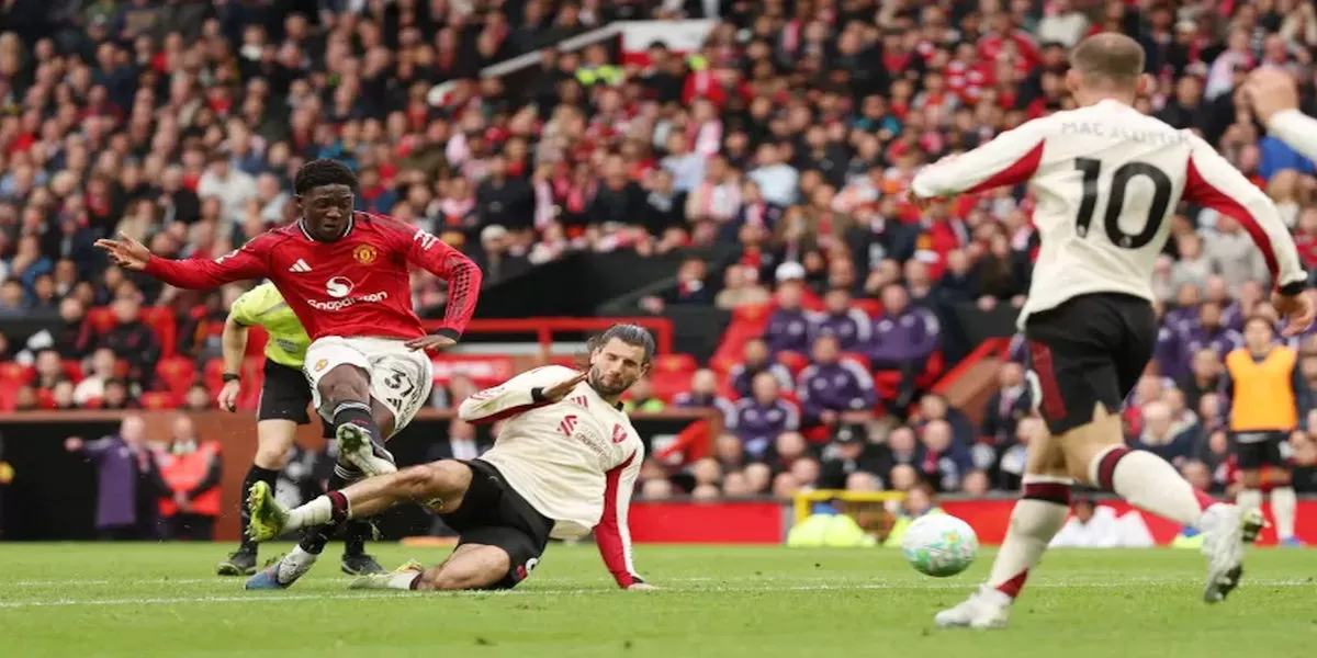 Manchester United Bungkam Liverpool