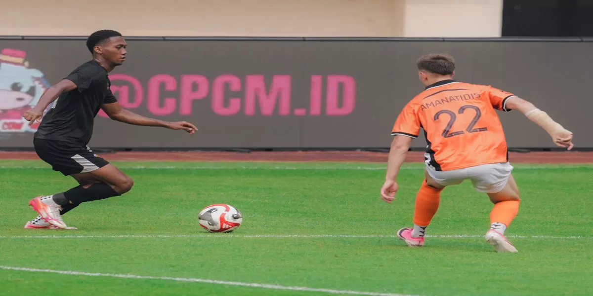 Photo: konteks.co.id Dewa United Crushes Brisbane Roar 4-0 as Struick Scores Early