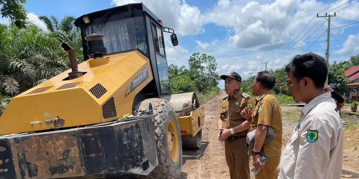 Instruksi Bupati Muba Dijawab Aksi Nyata, Warga - Perusahaan Gotong Royong Bangun Jalan Desa