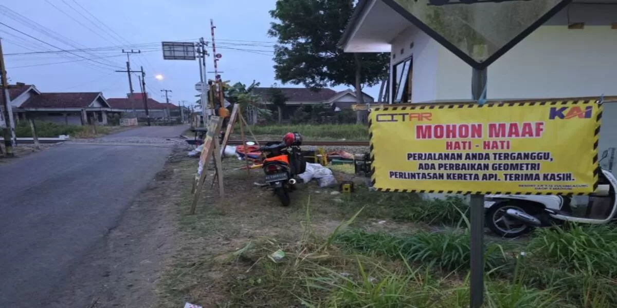 KAI Daop 7 Madiun Perbaiki Empat Perlintasan Kereta di Kediri hingga 31 Oktober
