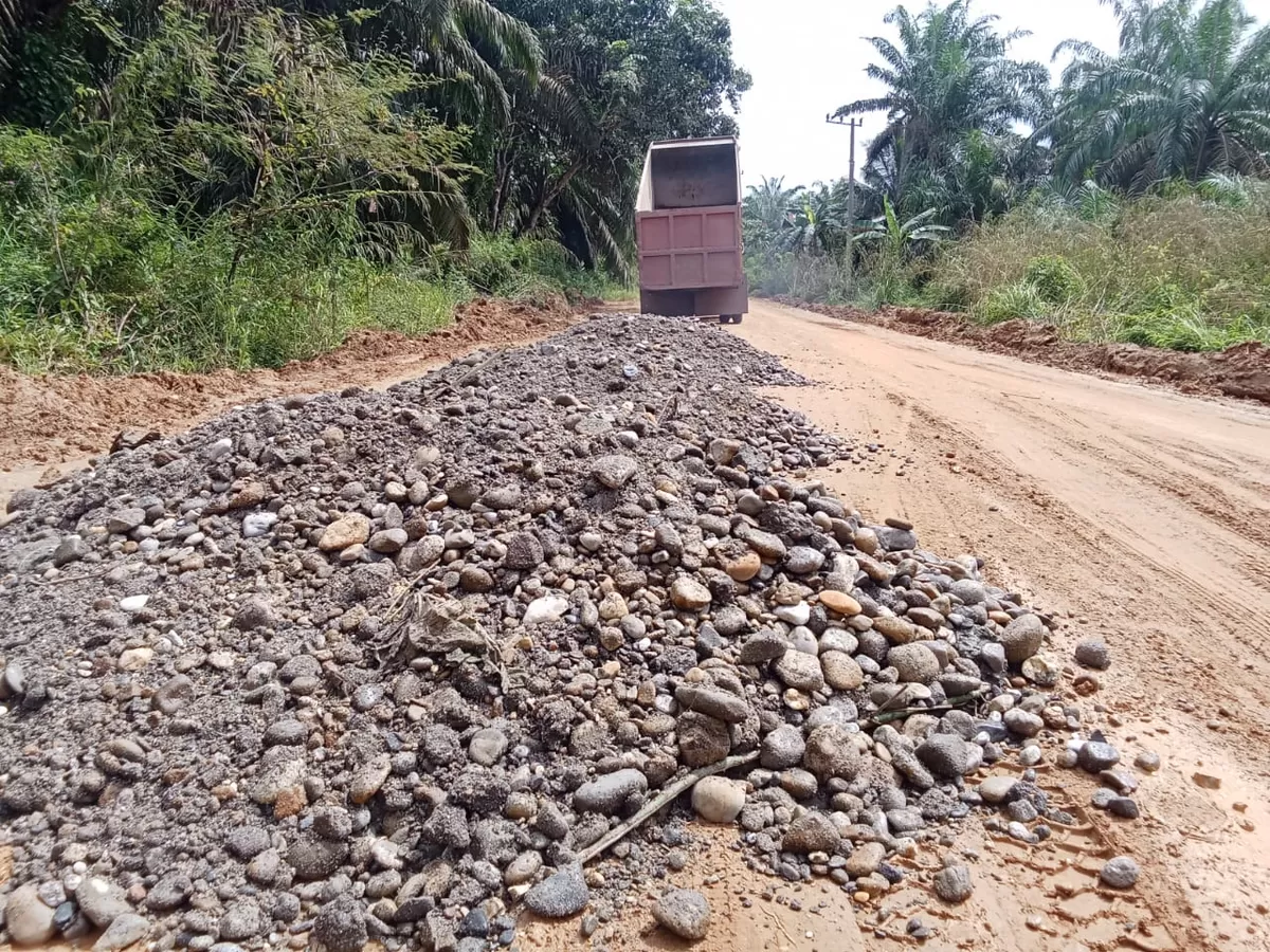 Foto: UPTD Wilayah 1 Dinas PUPR Pemkab Rokan Hulu Terus Melakukan Pemeliharaan Jalan Menjelang Hari Raya Idul Fitri 1447 Hijriah  (NAWACITAPOST.COM)