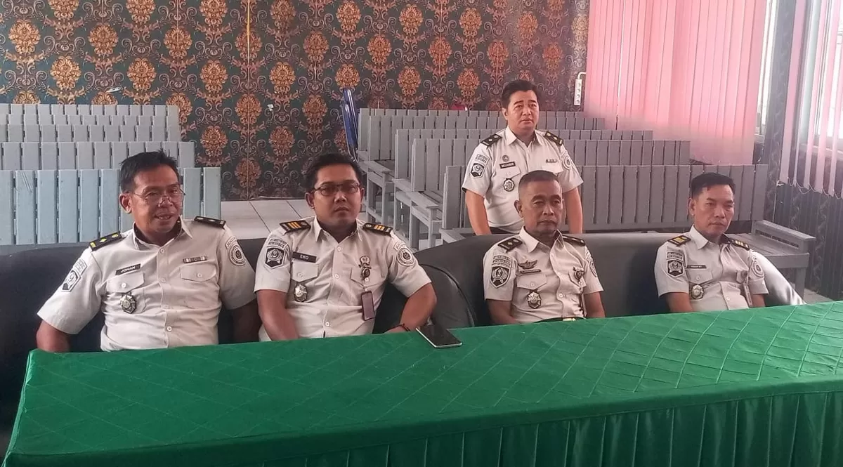 Kalapas Muara Teweh dan Jajaran Saat Ikuti Sosialisasi Pedoman Peran Serta Masyarakat