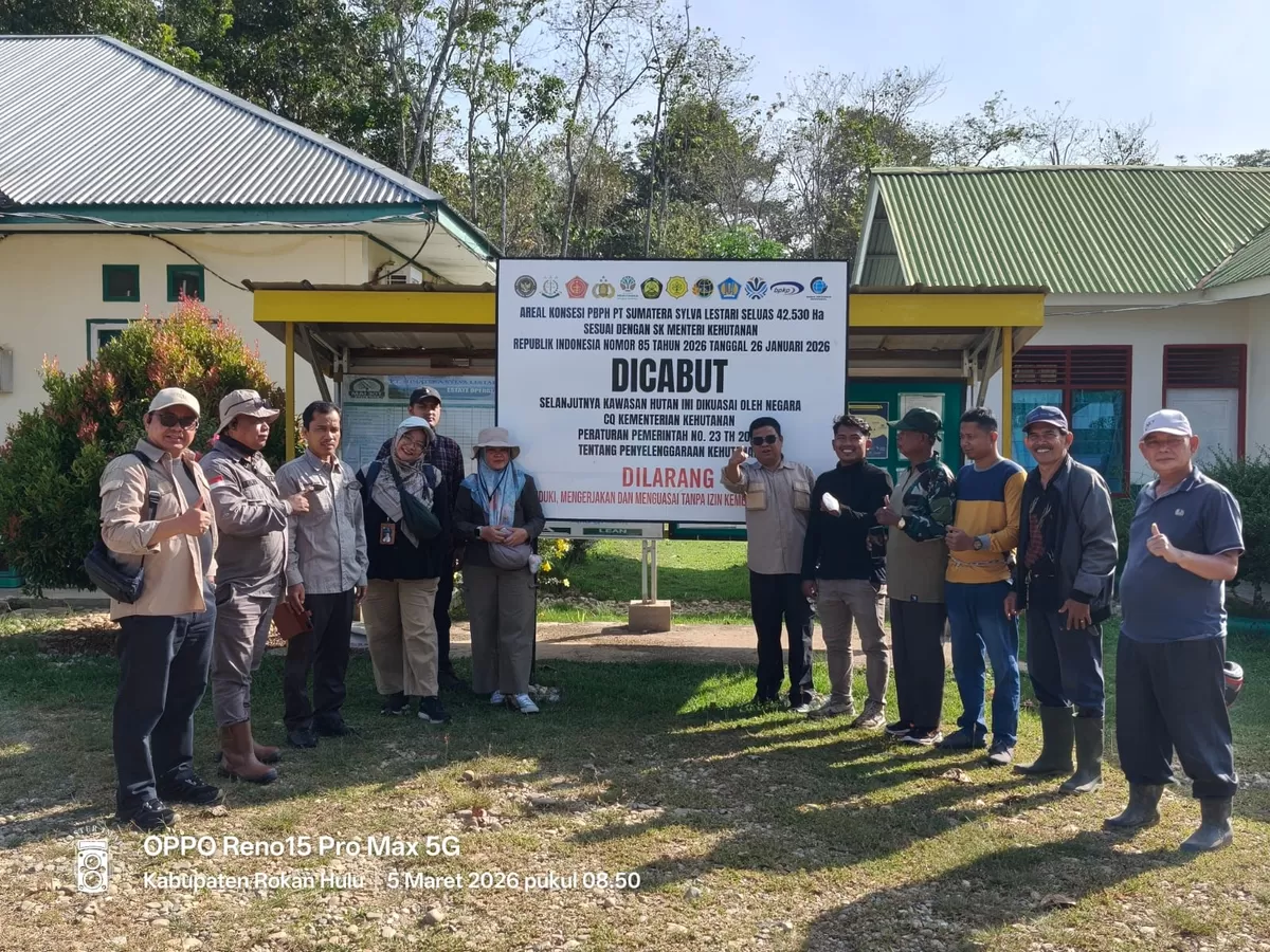 Foto Kemenhut RI Turunkan Tim Di PT SSL Rokan Hulu, Pengurus Koptan Sialang Sakti Desa Batas, Berharap Presiden Prabowo Dengarkan Perjuangan Rakyatnya (NAWACITAPOST.COM)