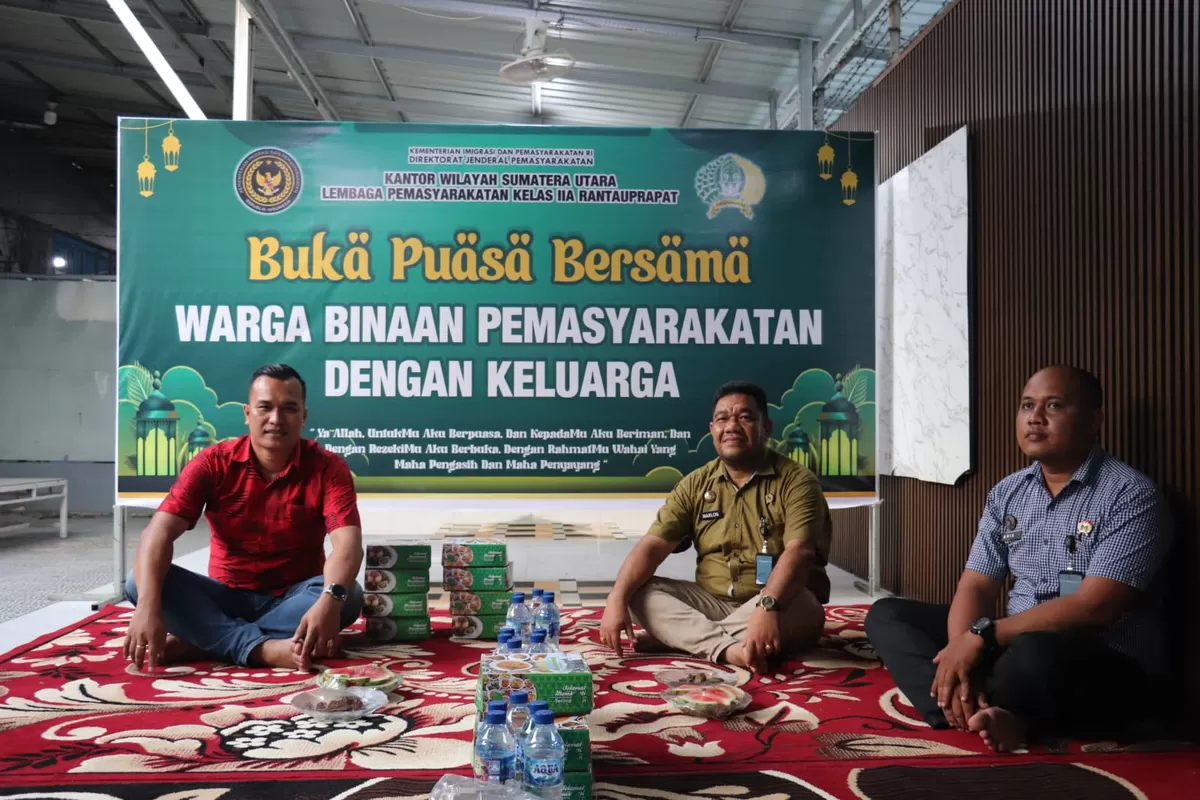 Petugas Lapas Rantauprapat Saat Buka Puasa Bersama Keluarga WBP
