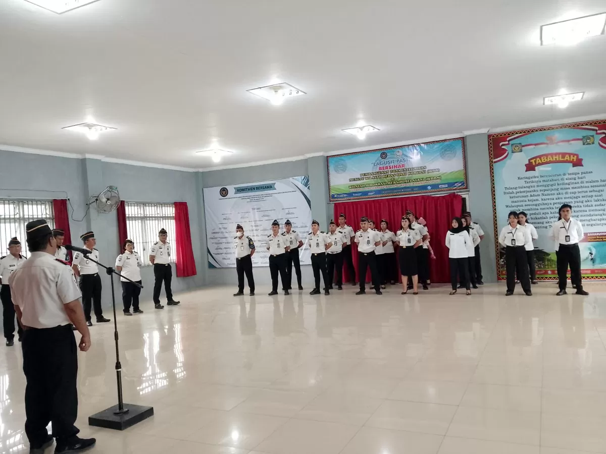 Kalapas Gunungsitoli Saat Pimpin Apel Pagi Pegawai
