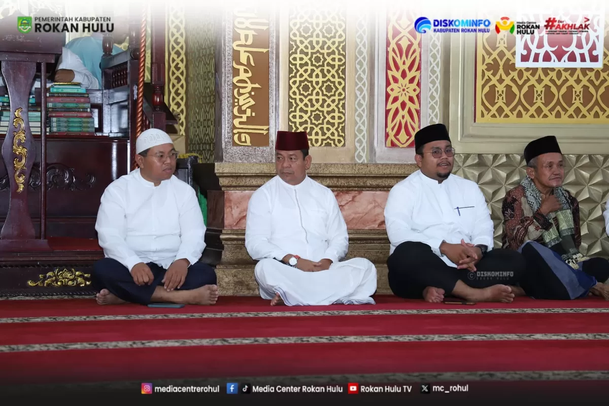 Foto Safari Ramadan 1447 Hijriah Di Batas Negeri, Wabup Syafaruddin Poti Salurkan Bantuan Dan Perkuat Silaturahmi (Diskominfo Rohul )
