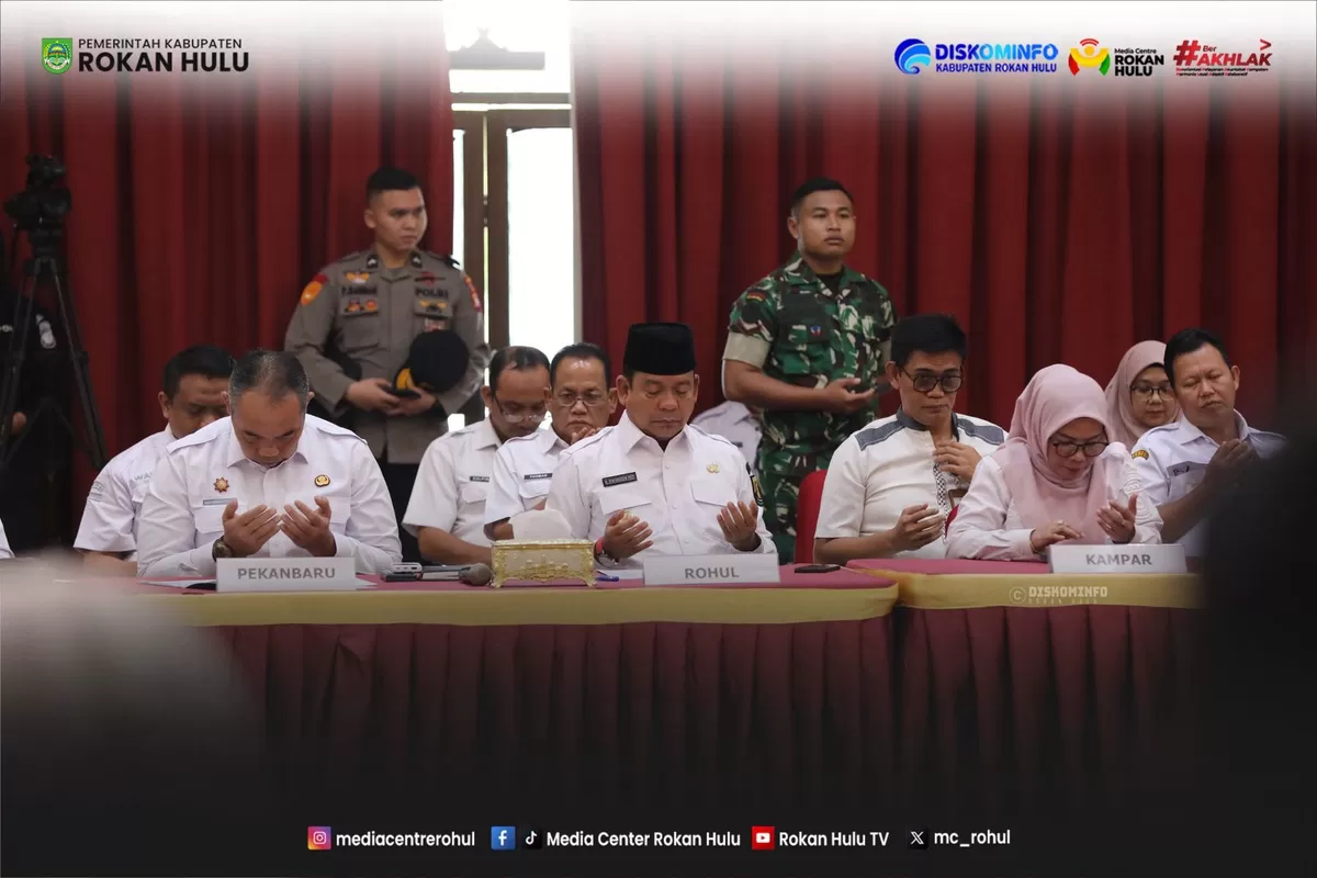 Foto: Wakil Bupati Rokan Hulu H Syafaruddin Poti, S .H., M.H.,  Hadiri High Level Meeting Provinsi Riau Guna Perkuat Sinergi Pengendalian Inflasi Selama Bulan Ramadhan.  (Diskominfo Rohul )