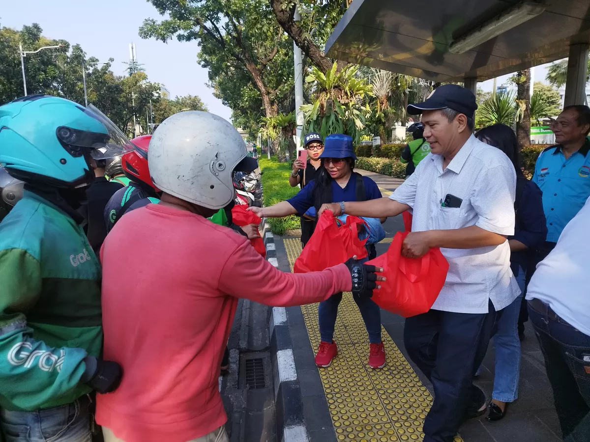 Aksi Sosial PEWARNA DKI Jakarta di Kawasan Monas (Foto: PEWARNA)