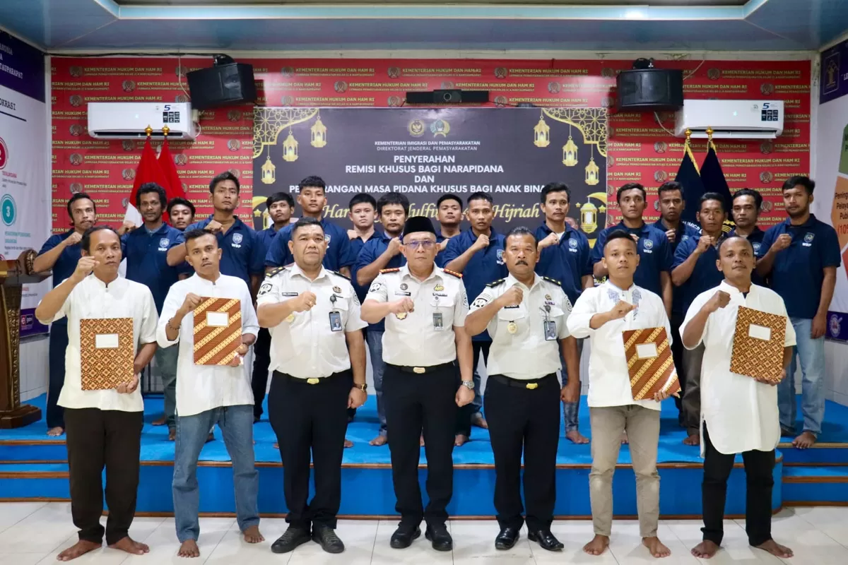 Kalapas Rantauprapat dan Jajaran Bersama Warga Binaan Penerima Remisi