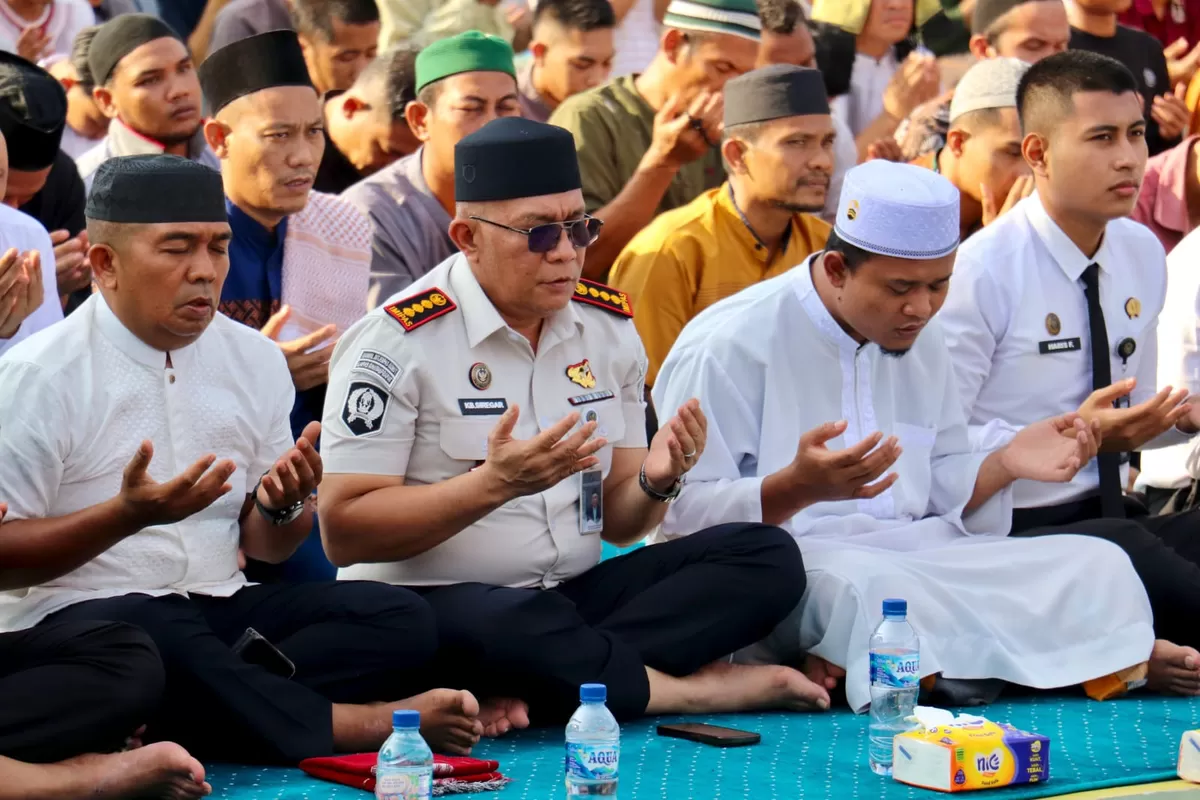 Kalapas, Petugas dan WBP Lapas Rantauprapat Saat Shalat Idul Fitri