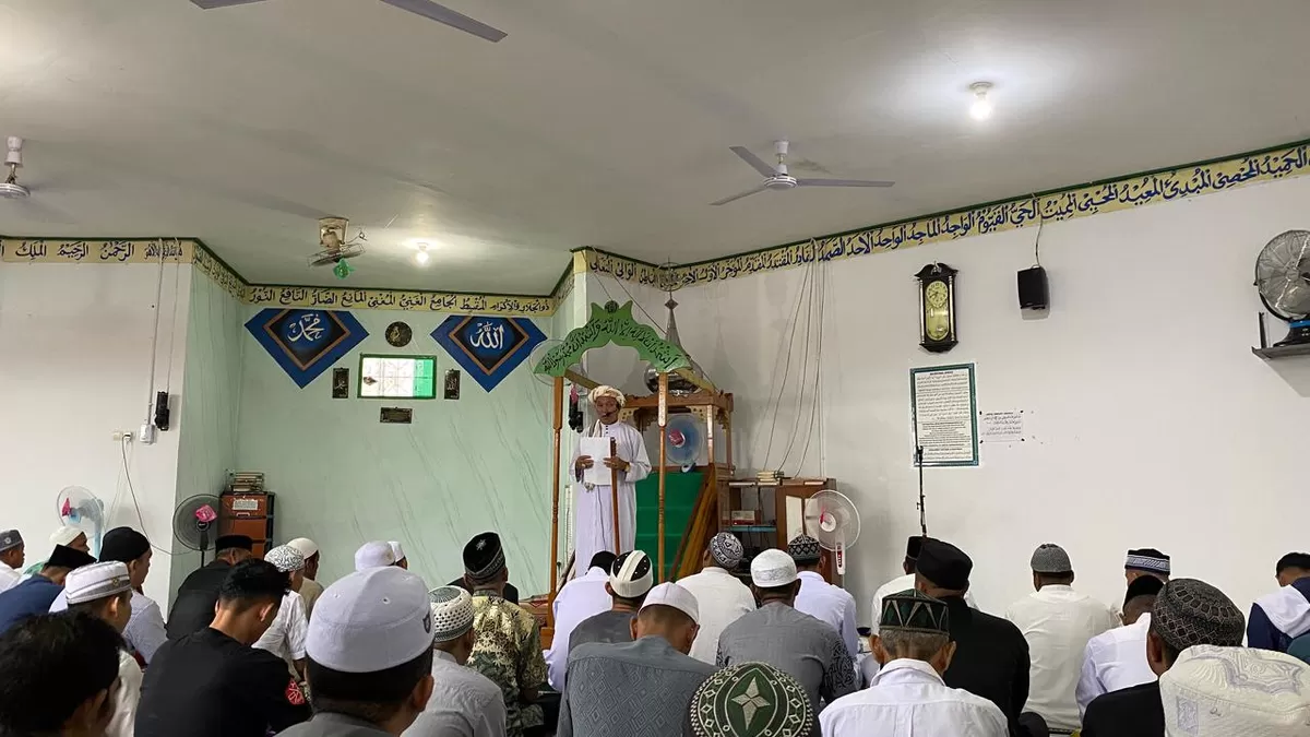 Petugas dan Warga Binaan Lapas Muara Teweh Saat Sholat Idul Fitri