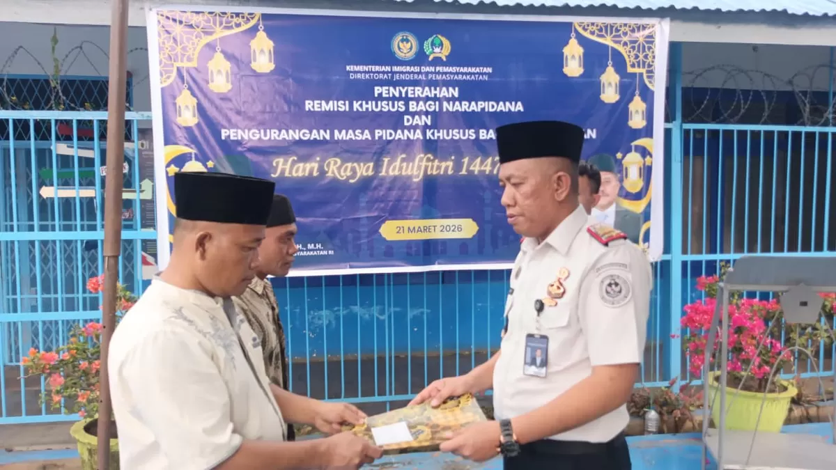 Kalapas Gunungtua Bersama Warga Binaan Penerima Remisi
