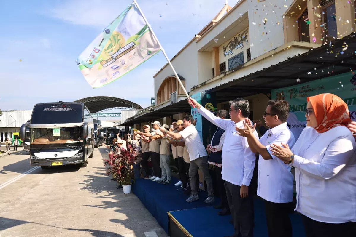 Menaker Lepas Pemudik Pekerja Panasonic (Foto: Biro Humas Kemnaker)