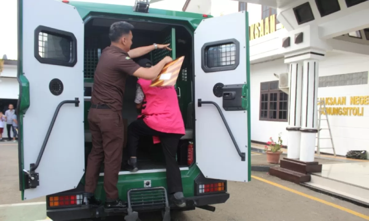Kajari Gunungsitoli tetapkan seorang tersangka berinisial OKG dalam perkara dugaan tipikor pada pembangunan RSU Kelas D Pratama Kab. Nias