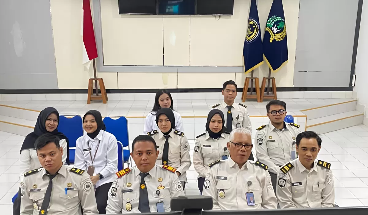 Kabapas Muara Teweh dan Jajaran Saat Mengikuti Silaturahmi Hari Raya Idul Fitri Secara Virtual