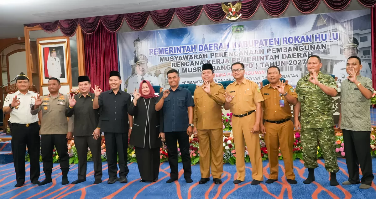 Foto Bersama Wabup Syafaruddin Poti, Pimpinan DPRD Riau Budiman Lubis  Forkomda pada Musrenbang RKPD Kabupaten Rokan Hulu Tahun 2027  (NAWACITAPOST.COM)