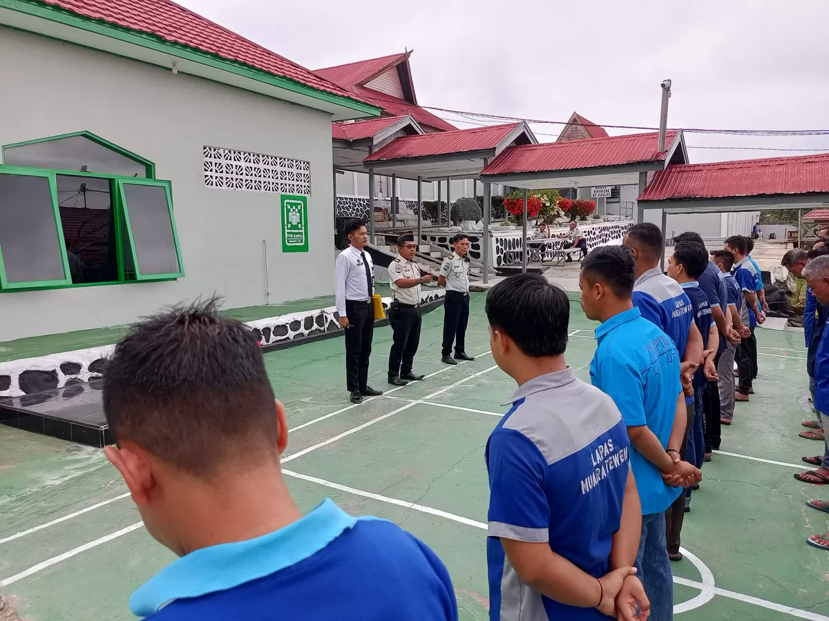 Plh Ka. KPLP Lapas Muara Teweh Saat Berikan Pengarahan kepada Tamping