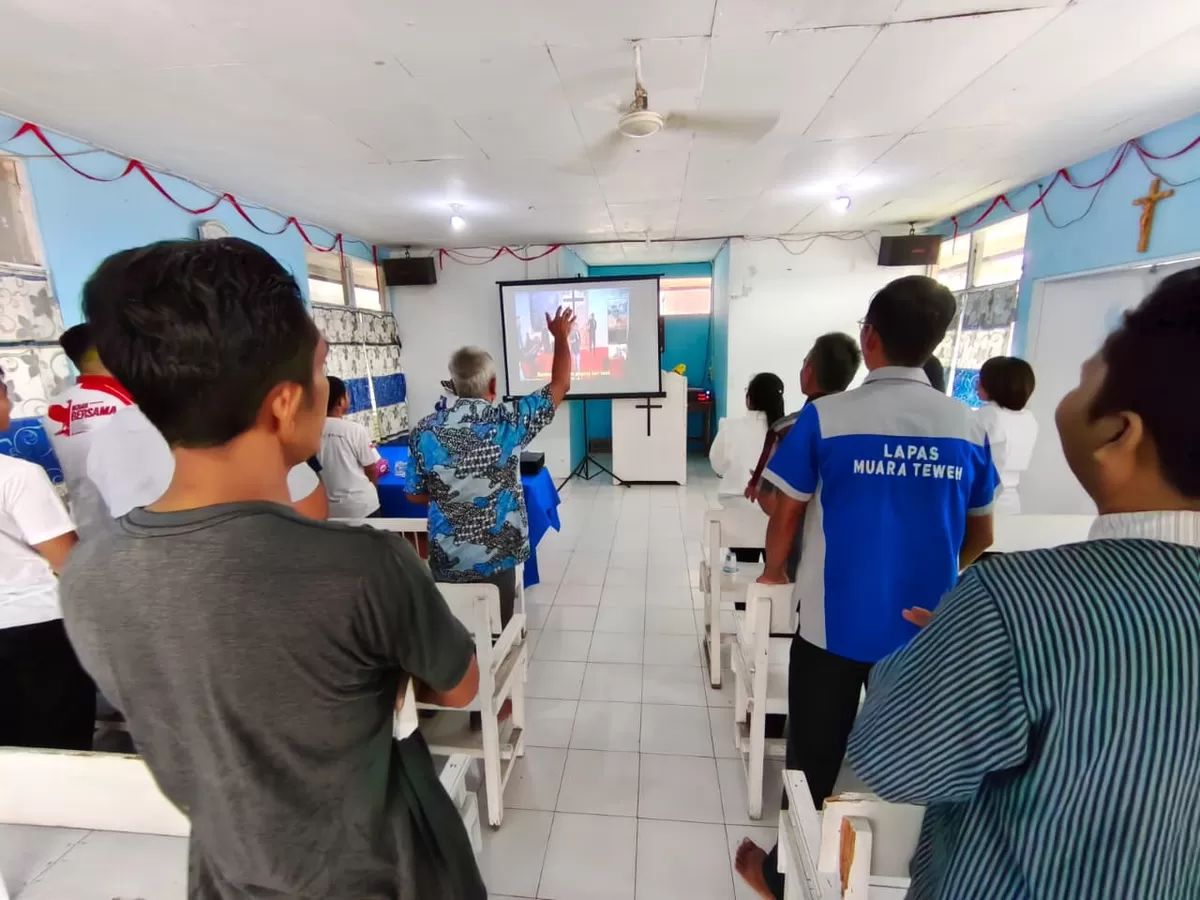 Warga Binaan Kristiani Lapas Muara Teweh Saat Mengikuti Ibadah Paskah