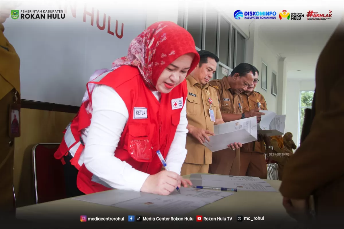 Foto Ketua PMI Rokan Hulu dr Dwi Yeni Anton Gandeng Seluruh OPD Lewat MOU Strategis Atasi Stok Darah   (Diskominfo Rohul )