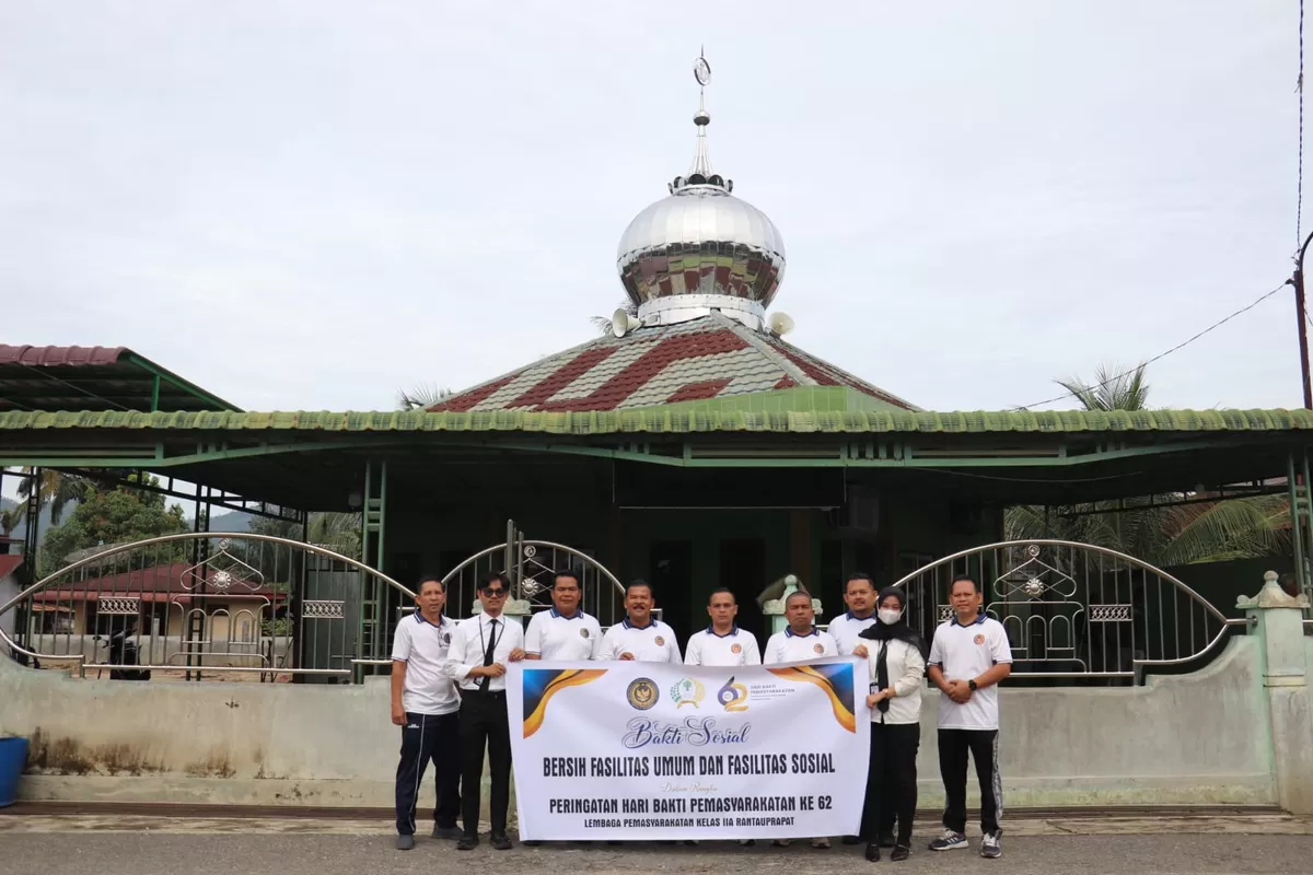 Petugas Lapas Rantauprapat Saat Kegiatan Bakti Sosial