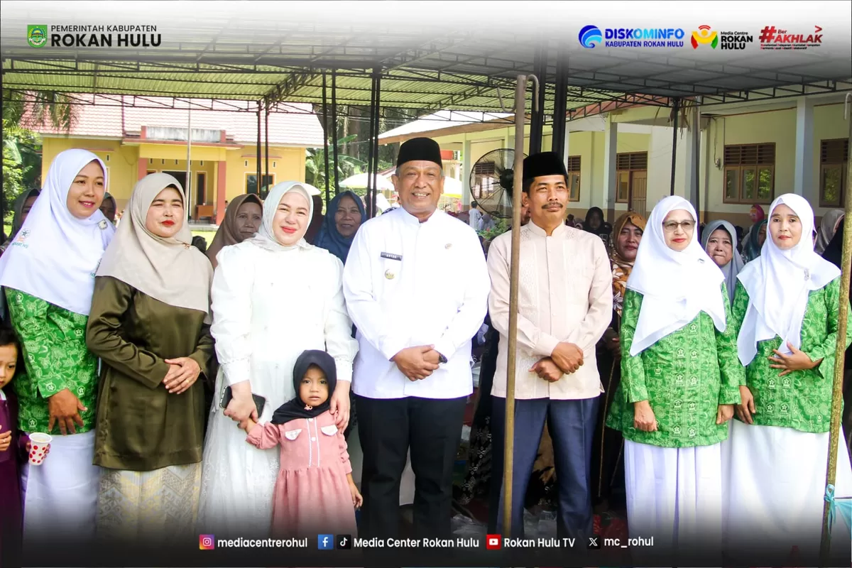 Foto Bupati Anton Hadiri Pengajian Dan Halal Bihalal Bersama Masyarakat Desa Pasir Luhur   (Diskominfo Rohul )