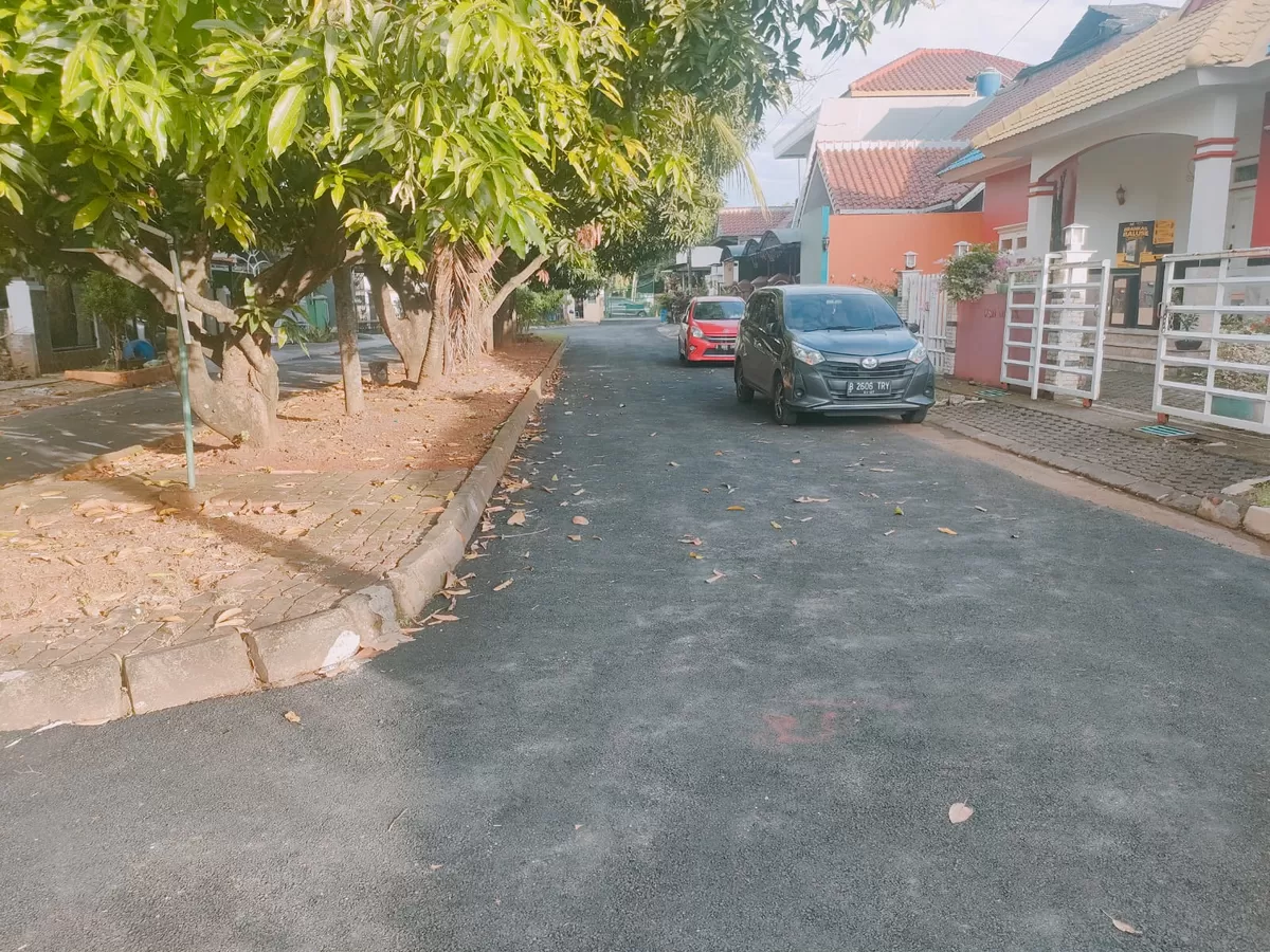 Jalan di Komplek Kayuringin Timur yang telah diaspal  (Sakera Nawacita)