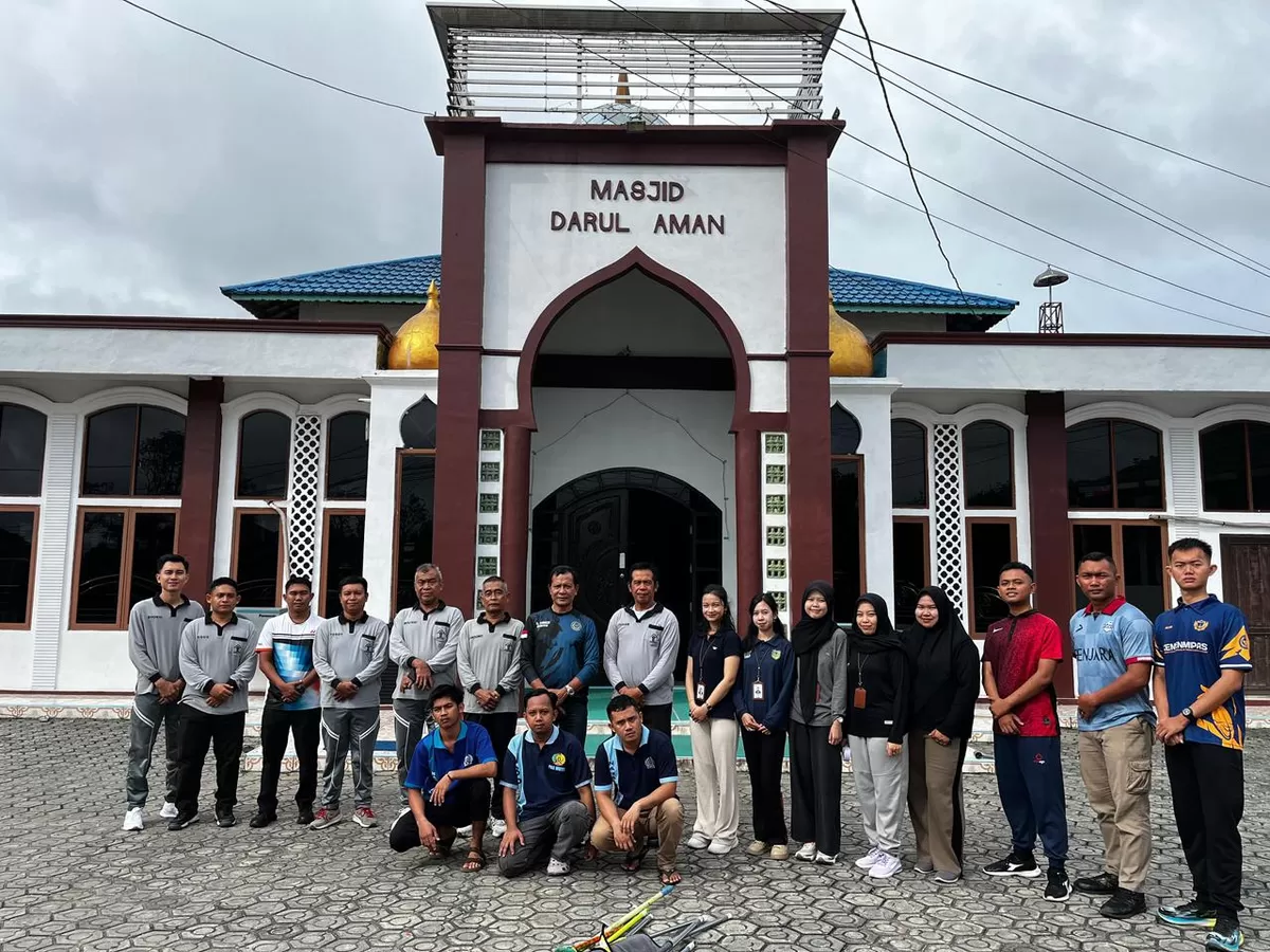 Petugas Lapas Muara Teweh Saat Bersih-bersih Fasilitas Umum