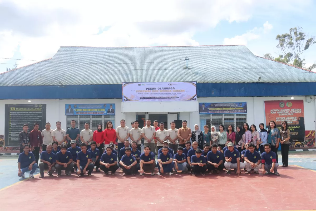 Plh Karutan Sidikalang Saat Upacara Pembukaan Pekan Olahraga bagi Petugas dan WBP