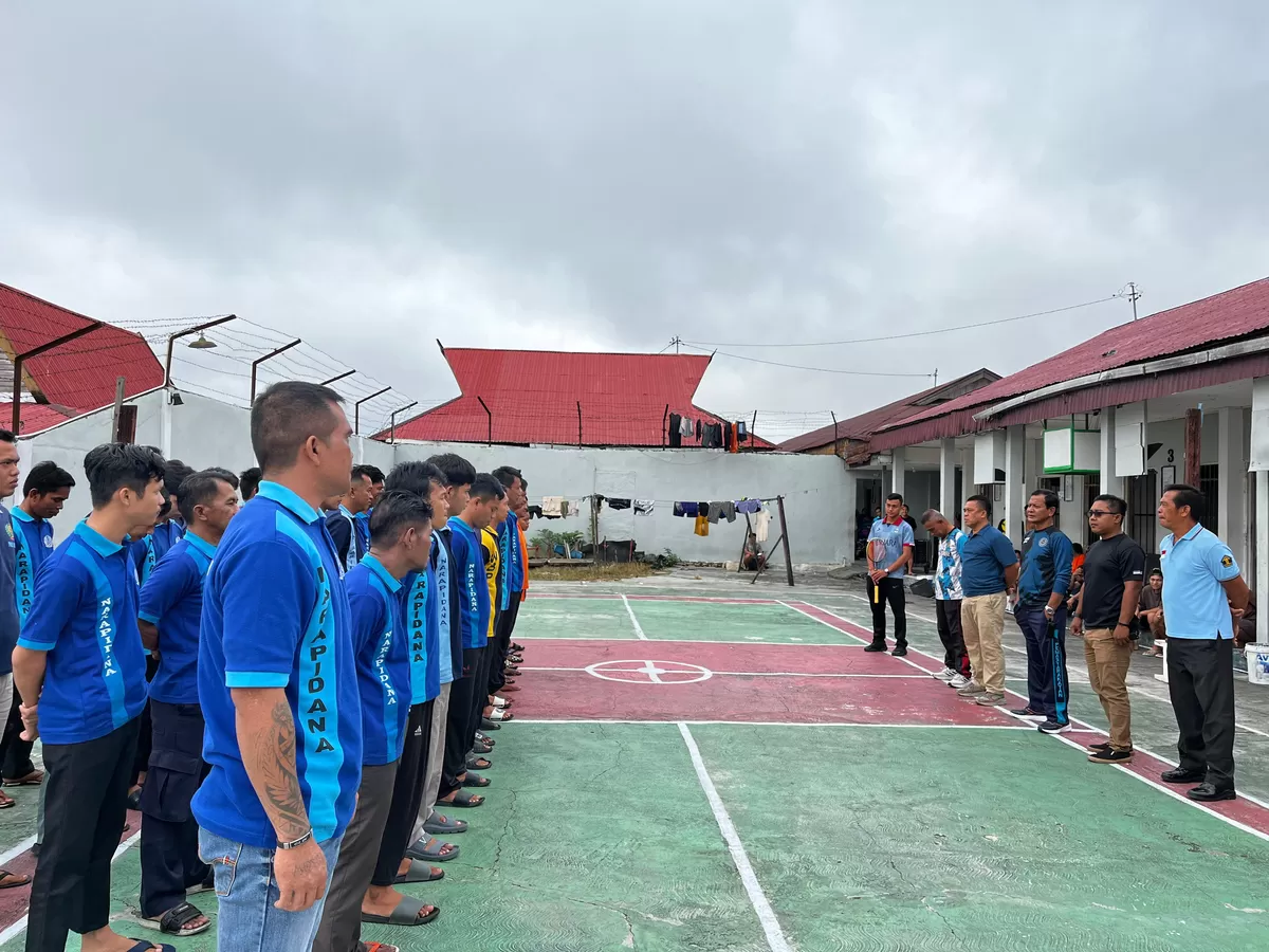 Kalapas Muara Teweh dan Jajaran Saat Pembukaan Lomba Voli dan Badminton Warga Binaan