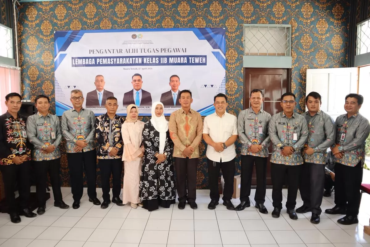 Kalapas Muara Teweh dan Jajaran Saat Pengantar Alih Tugas Tiga Pegawai