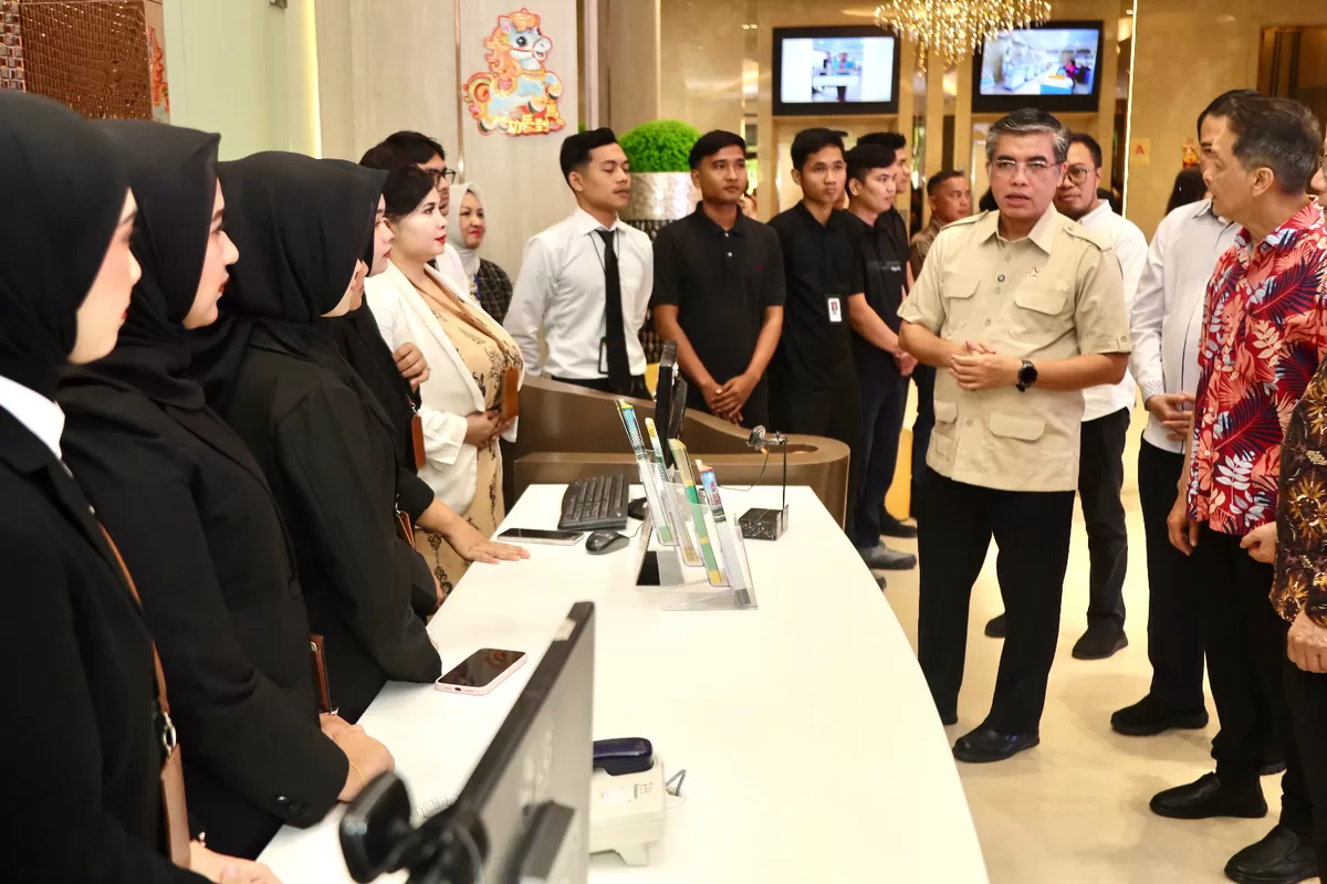 Yassierli Menteri Ketenagakerjaan ketika sidak magang  (Istimewa)