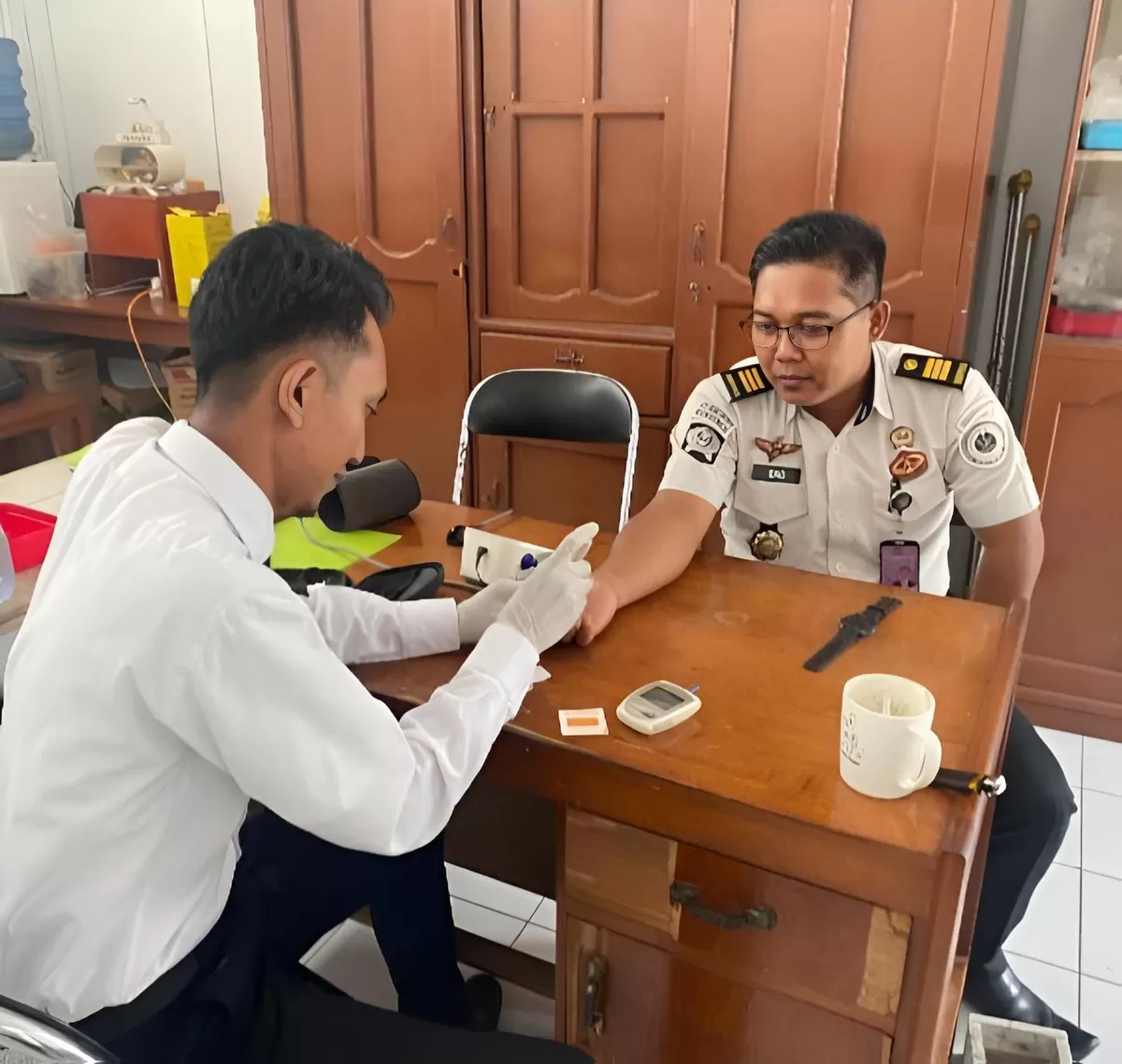 Kasi Adm Kamtib Lapas Muara Teweh Saat Kegiatan Pemeriksaan Kesehatan