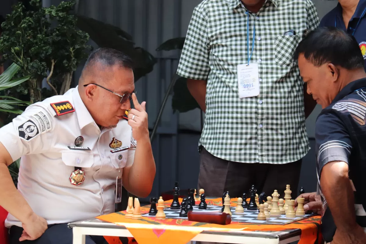 Kalapas Rantauprapat Saat Turut Berpartisipasi dalam Turnamen Catur