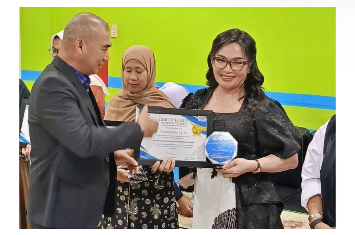 Pegawai Lapas Gunungsitoli Saat Menerima Penghargaan Bella Awards Sumut