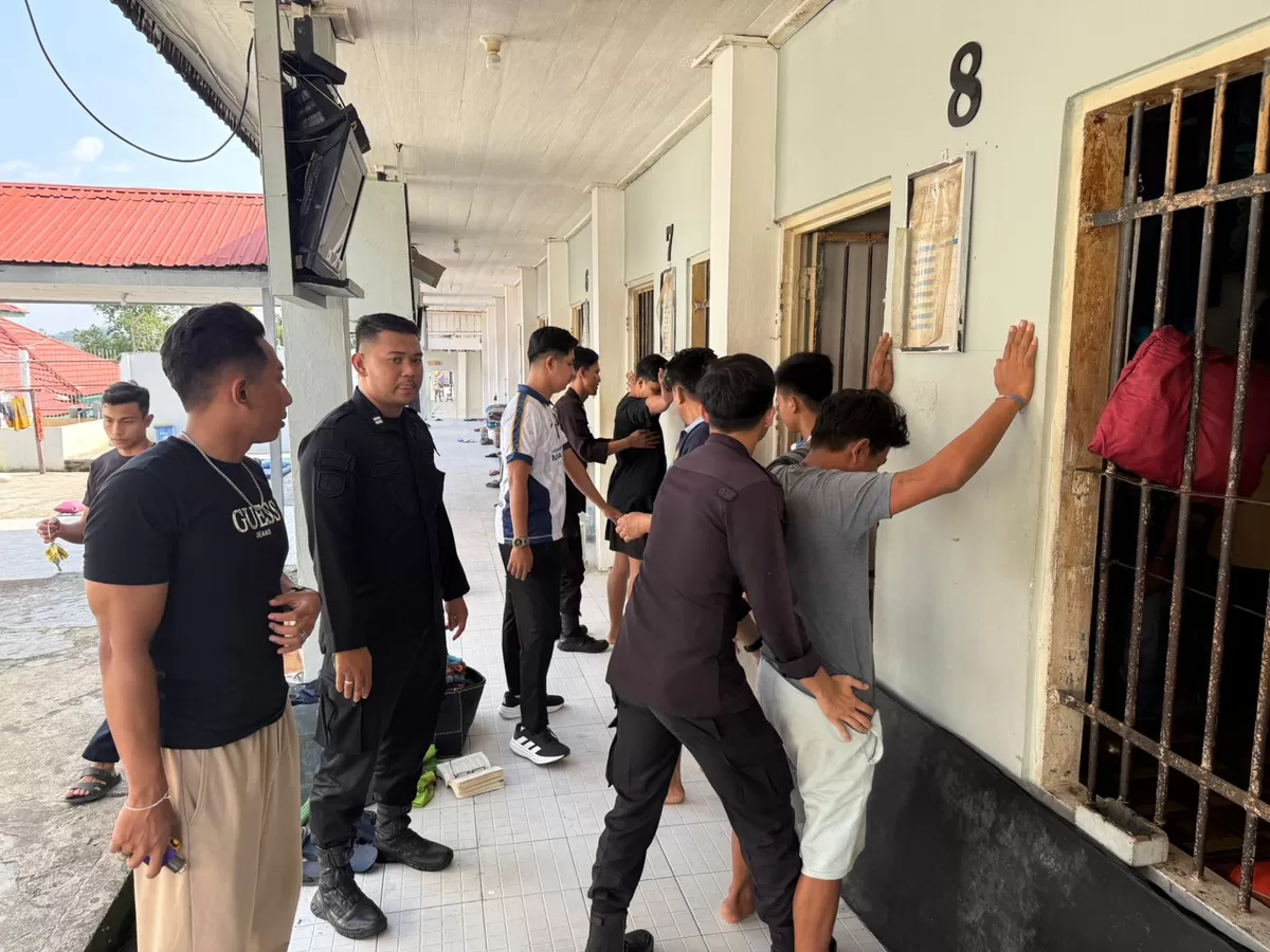 Ka. KPLP Lapas Muara Teweh dan Jajaran Saat Razia Blok Hunian Warga Binaan