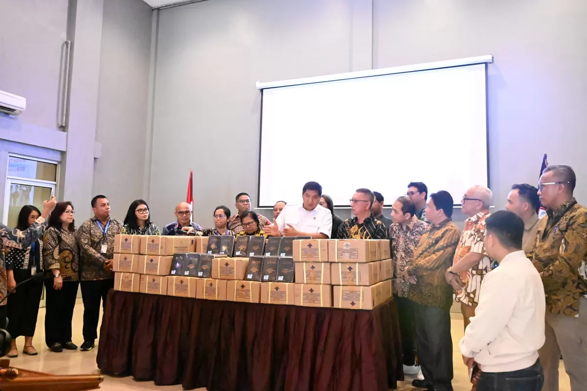 Serah Terima Alkitab Pesanan Panitia Natal Nasional (Foto:LAI)