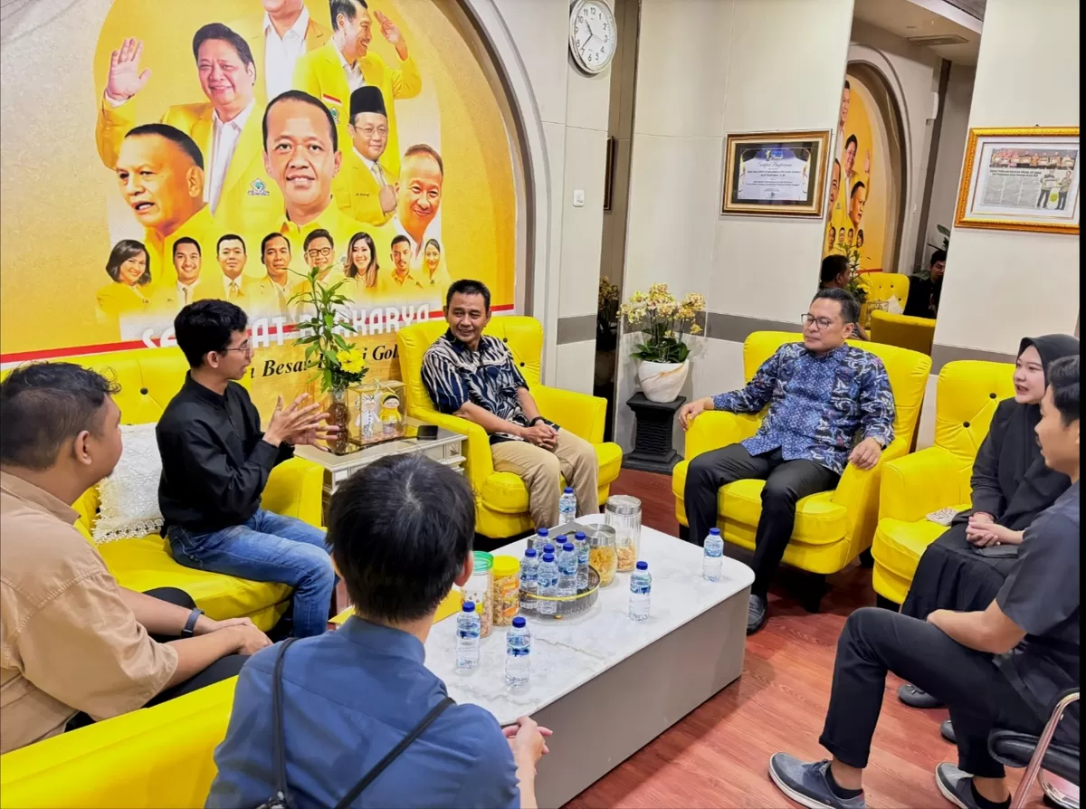 Wakil ketua DPRD Surabaya, Arif Fathoni menerima aspirasi dari Tim Bisindo dan Aksesibilitas (TIBA), Jumat (24/4/2026) 
