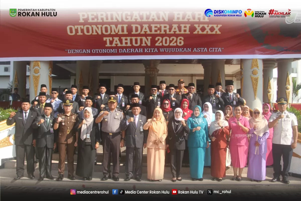 Foto bersama Pj. Sekda dan Forkomda Kabupaten Rokan Hulu, Setelah Pimpin  Upacara Hari Otonomi Daerah Ke-XXX    (Diskominfo Rohul )