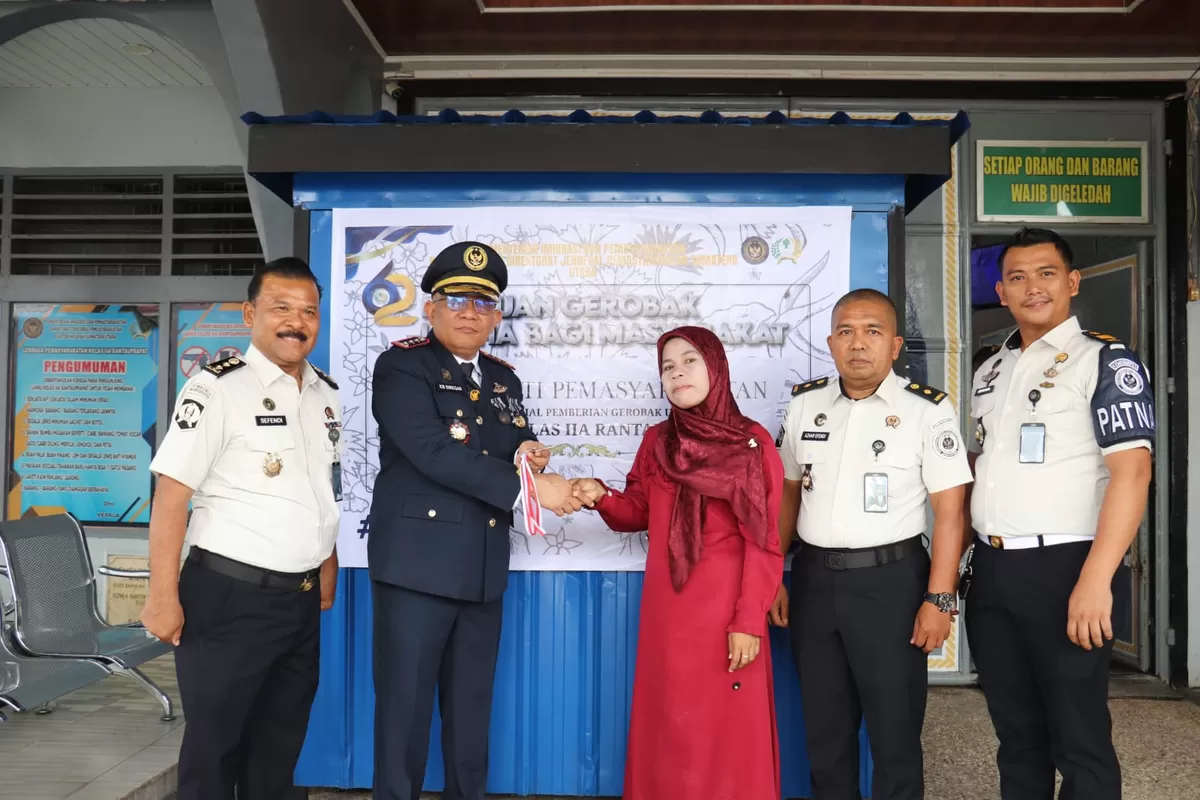 Kalapas Rantauprapat dan Jajaran Saat Bagikan Gerobak UMKM untuk Masyarakat